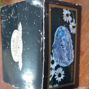 Glass heart container